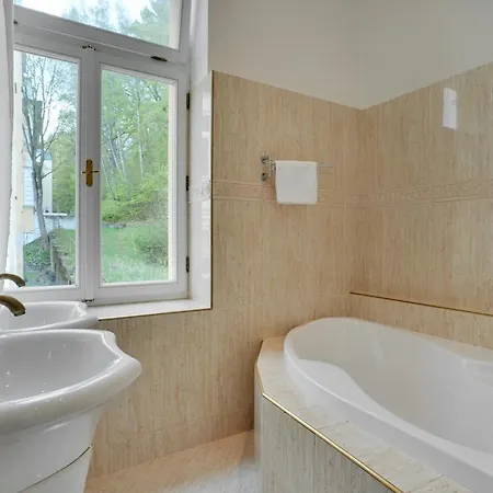 ホテル Aphrodite マリアーンスケー・ラーズニェ